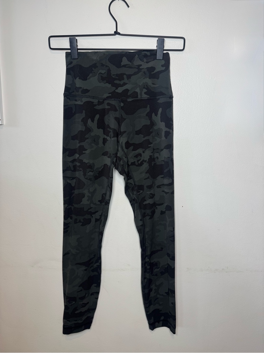 Lululemon Align Pant || 25"
Incognito Camo Multi Gator Green